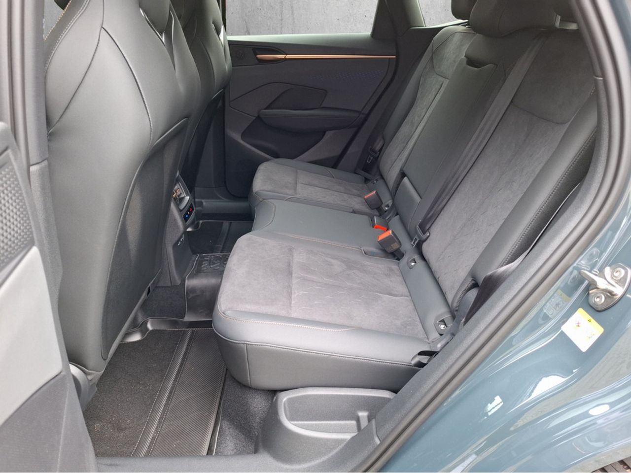 https://csb-strapi-files.fsn1.your-objectstorage.com/inventory-cars/images/66ade1f6cde5d89e1ca009a8aa15bc91f472114a/14_1280_5687.jpg