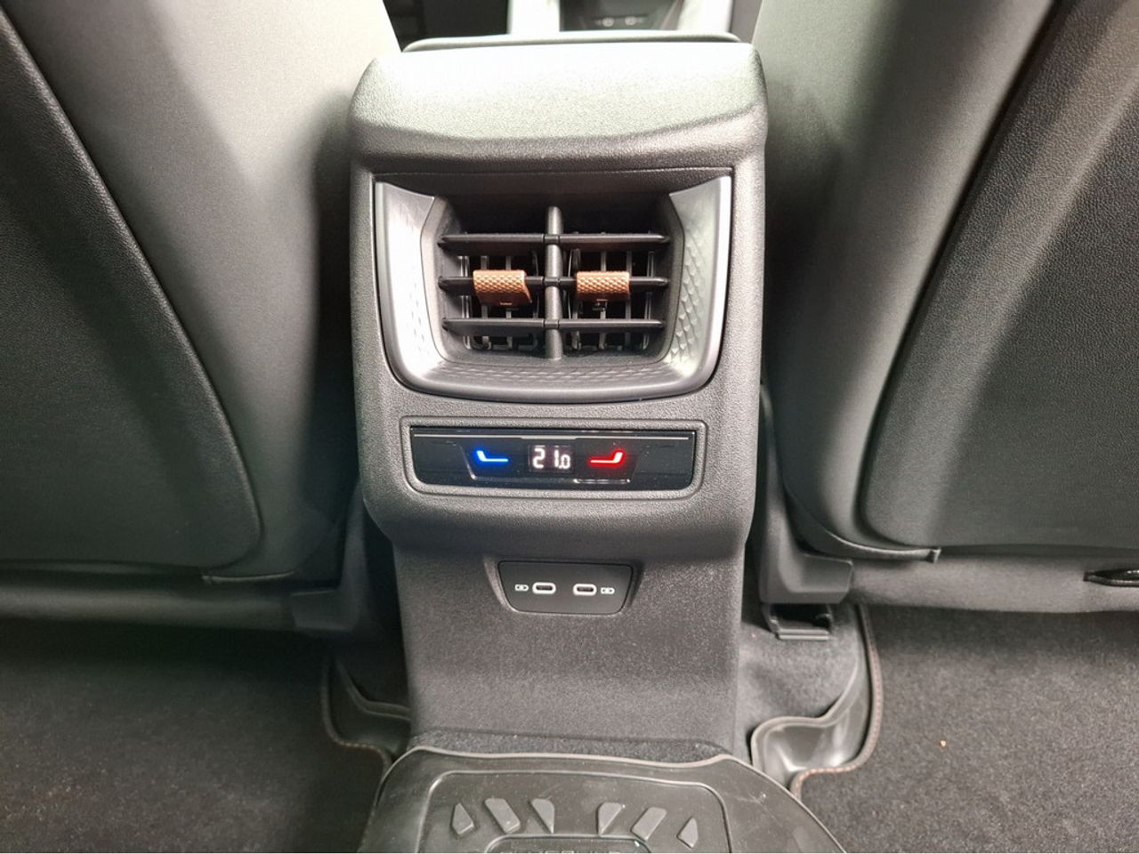 https://csb-strapi-files.fsn1.your-objectstorage.com/inventory-cars/images/66ade1f6cde5d89e1ca009a8aa15bc91f472114a/19_1280_1472.jpg