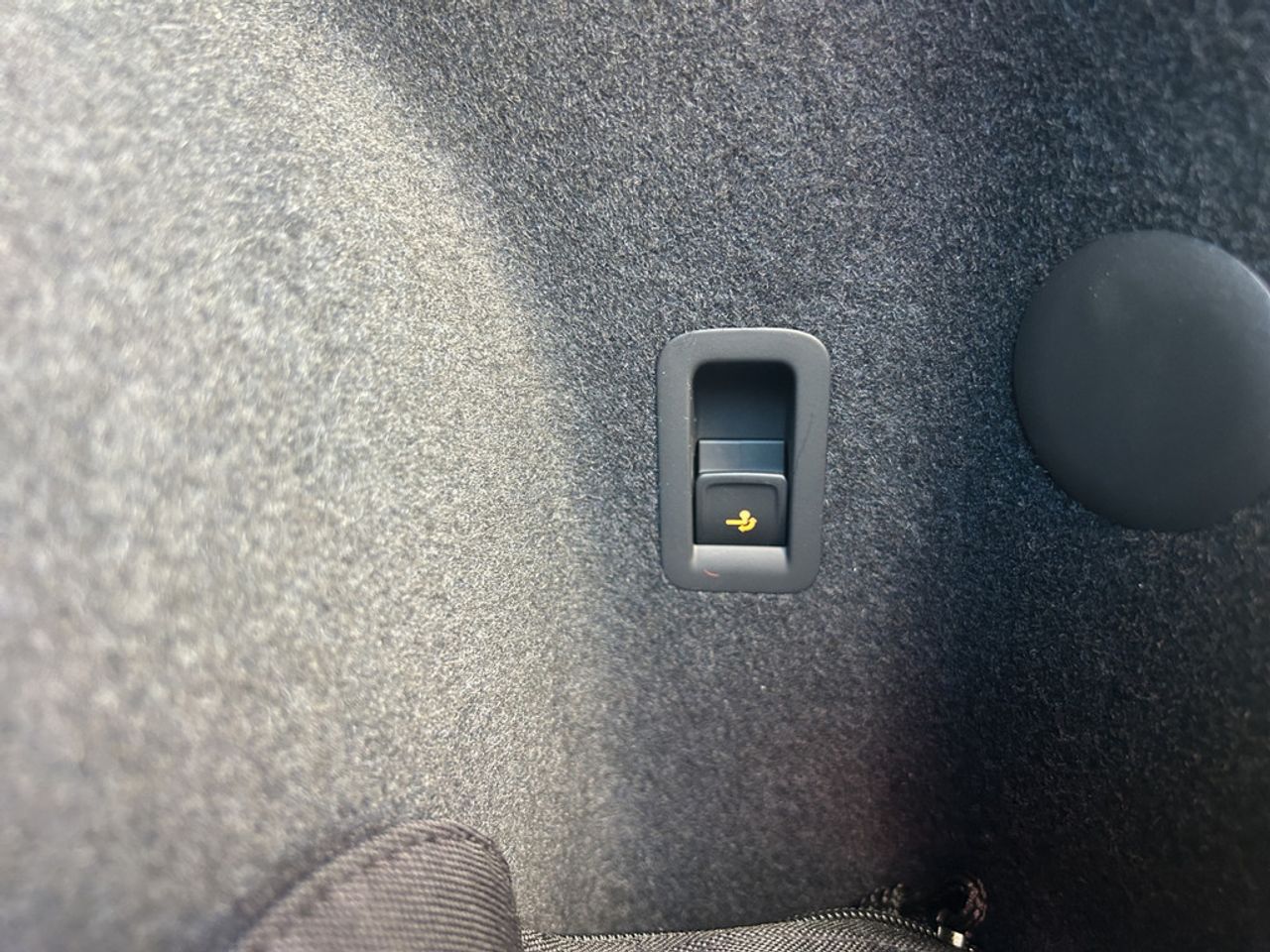https://csb-strapi-files.fsn1.your-objectstorage.com/inventory-cars/images/66ade1f6cde5d89e1ca009a8aa15bc91f472114a/20_1280_5666.jpg