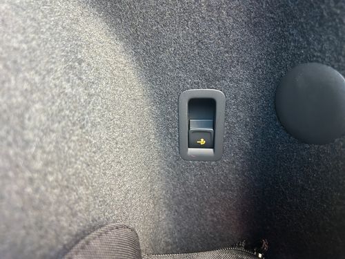 https://csb-strapi-files.fsn1.your-objectstorage.com/inventory-cars/images/66ade1f6cde5d89e1ca009a8aa15bc91f472114a/20_500_9422.jpg