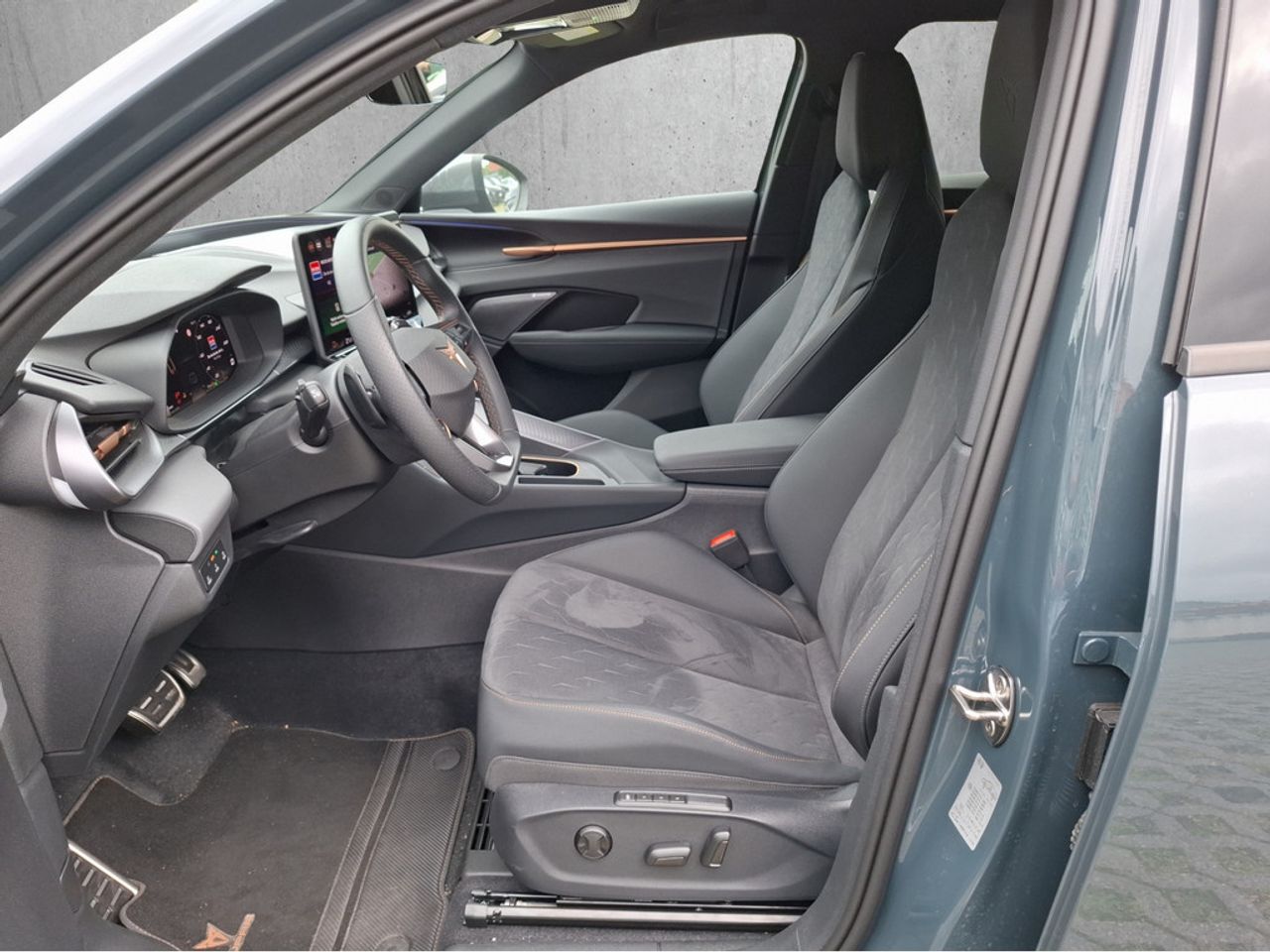 https://csb-strapi-files.fsn1.your-objectstorage.com/inventory-cars/images/66ade1f6cde5d89e1ca009a8aa15bc91f472114a/9_1280_2163.jpg