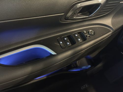 https://csb-strapi-files.fsn1.your-objectstorage.com/inventory-cars/images/68c4dc7597778b2b885a64801dfb1ed0ed8b71f1/13_500_8169.jpg