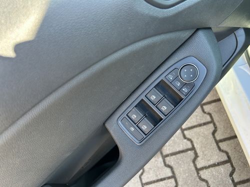 https://csb-strapi-files.fsn1.your-objectstorage.com/inventory-cars/images/69b0aacbfd2e7d8e8ce916469783b071a72d6a72/13_500_1076.jpg