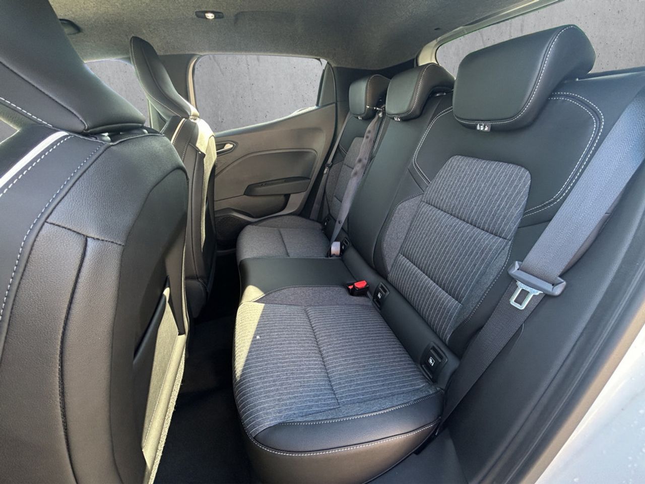https://csb-strapi-files.fsn1.your-objectstorage.com/inventory-cars/images/69b0aacbfd2e7d8e8ce916469783b071a72d6a72/14_1280_4647.jpg