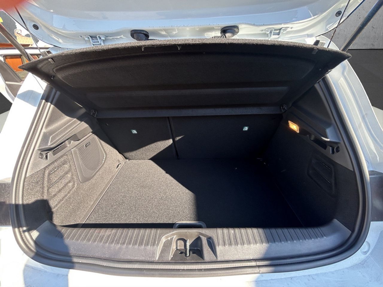 https://csb-strapi-files.fsn1.your-objectstorage.com/inventory-cars/images/69b0aacbfd2e7d8e8ce916469783b071a72d6a72/17_1280_1285.jpg