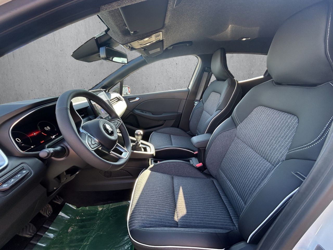 https://csb-strapi-files.fsn1.your-objectstorage.com/inventory-cars/images/69b0aacbfd2e7d8e8ce916469783b071a72d6a72/9_1280_3900.jpg