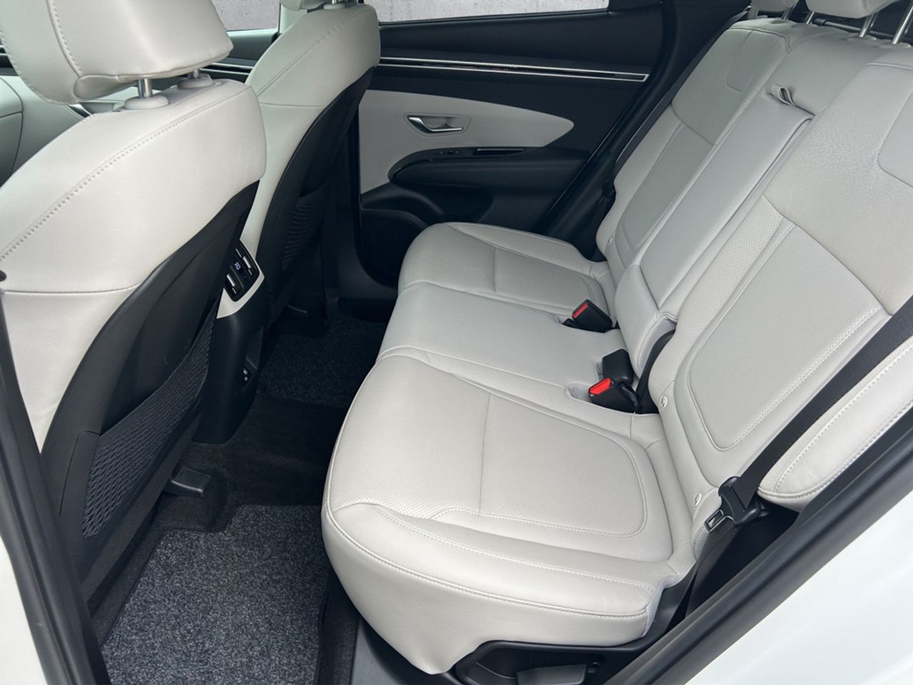 https://csb-strapi-files.fsn1.your-objectstorage.com/inventory-cars/images/6a66ec96debd24616678aa5cf938d57bc0a87cf2/13_1280_6086.jpg