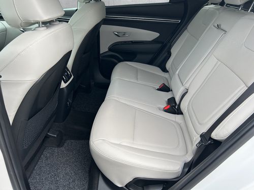 https://csb-strapi-files.fsn1.your-objectstorage.com/inventory-cars/images/6a66ec96debd24616678aa5cf938d57bc0a87cf2/13_500_6826.jpg