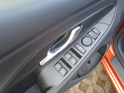 https://csb-strapi-files.fsn1.your-objectstorage.com/inventory-cars/images/6aacc9c7e9657b598124c0c1869c3b0966d85224/13_500_2957.jpg