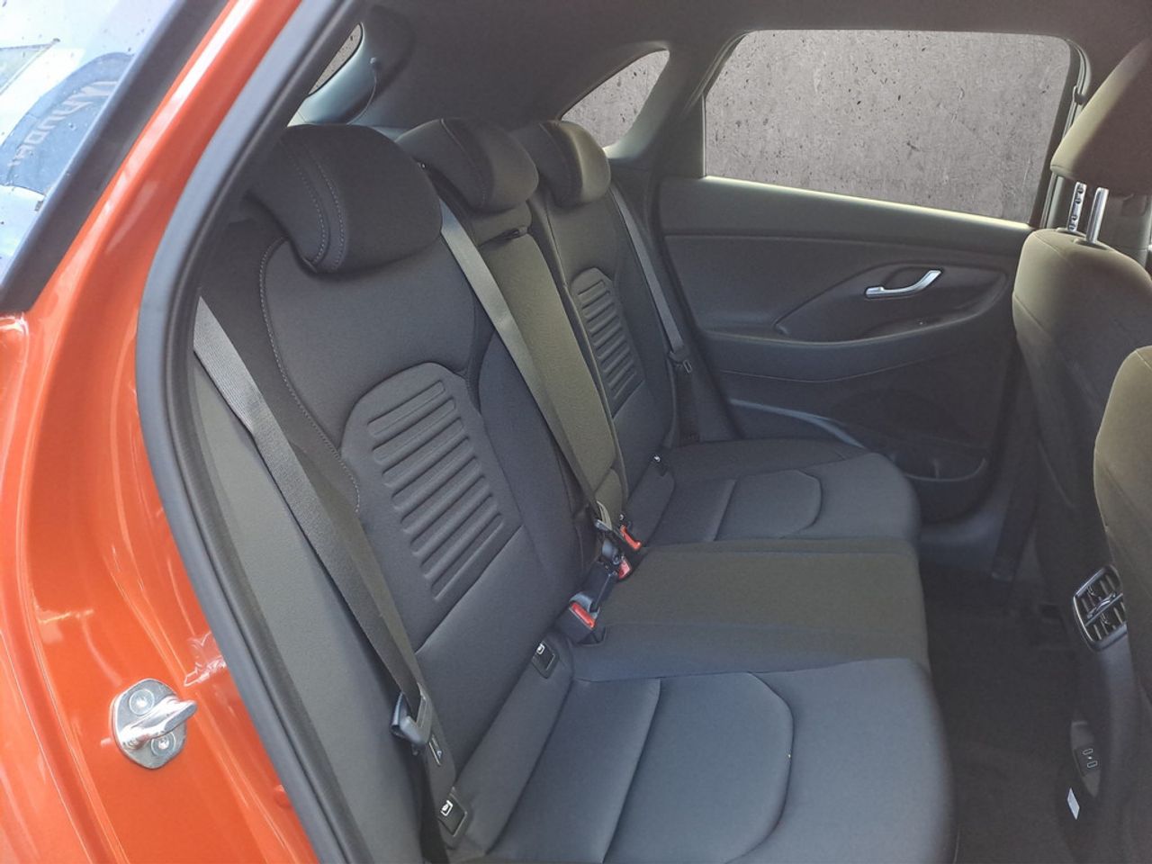 https://csb-strapi-files.fsn1.your-objectstorage.com/inventory-cars/images/6aacc9c7e9657b598124c0c1869c3b0966d85224/19_1280_2596.jpg