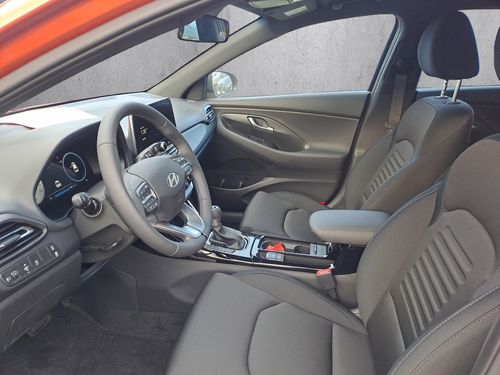 https://csb-strapi-files.fsn1.your-objectstorage.com/inventory-cars/images/6aacc9c7e9657b598124c0c1869c3b0966d85224/9_500_5045.jpg