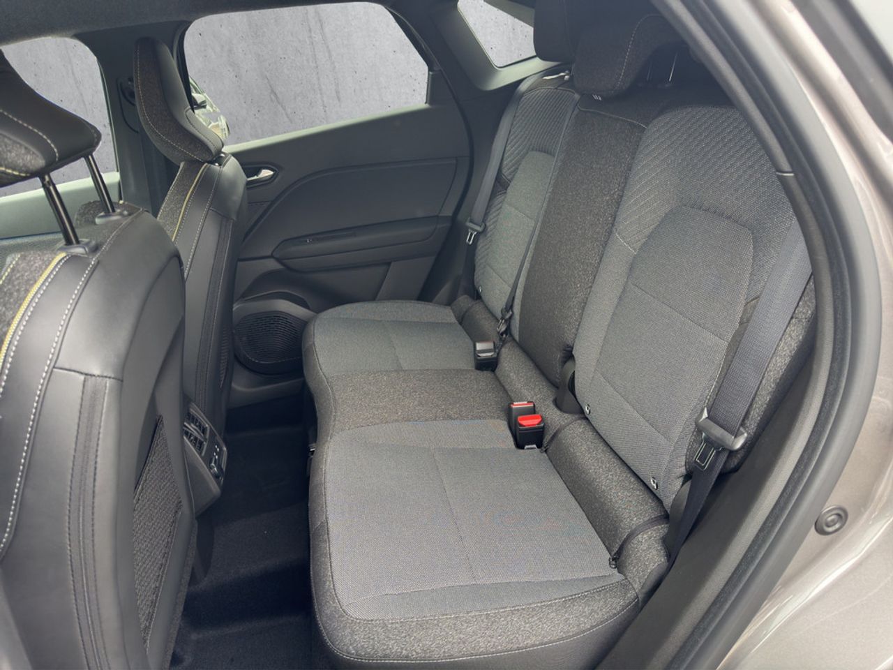 https://csb-strapi-files.fsn1.your-objectstorage.com/inventory-cars/images/6b0381005c4a9f7d03c71541a16e5ae1846d16cb/11_1280_3985.jpg