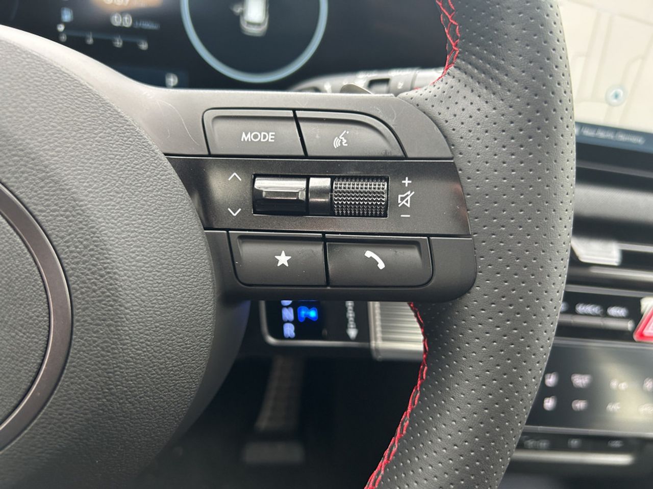 https://csb-strapi-files.fsn1.your-objectstorage.com/inventory-cars/images/6c09cec13bd6d2e6dfc76892e4cbe4fa46889743/12_1280_8694.jpg