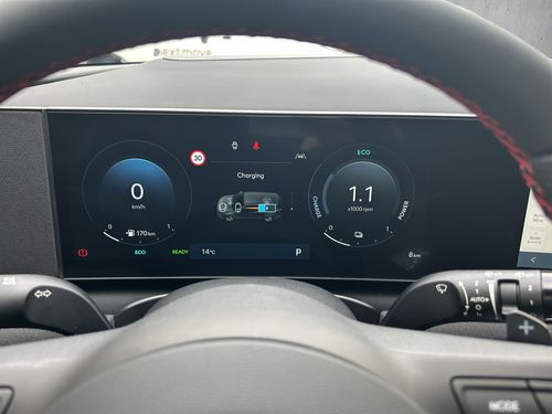 https://csb-strapi-files.fsn1.your-objectstorage.com/inventory-cars/images/6c09cec13bd6d2e6dfc76892e4cbe4fa46889743/15_500_2770.jpg