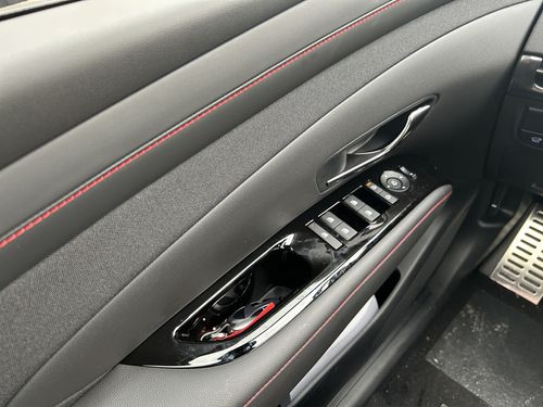https://csb-strapi-files.fsn1.your-objectstorage.com/inventory-cars/images/6c09cec13bd6d2e6dfc76892e4cbe4fa46889743/19_500_8024.jpg