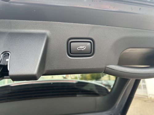 https://csb-strapi-files.fsn1.your-objectstorage.com/inventory-cars/images/6c09cec13bd6d2e6dfc76892e4cbe4fa46889743/32_500_8039.jpg