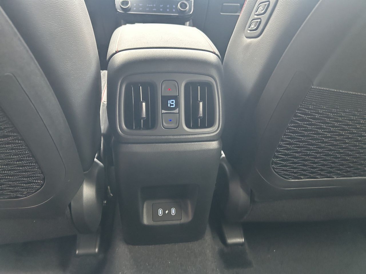 https://csb-strapi-files.fsn1.your-objectstorage.com/inventory-cars/images/6c09cec13bd6d2e6dfc76892e4cbe4fa46889743/34_1280_6287.jpg