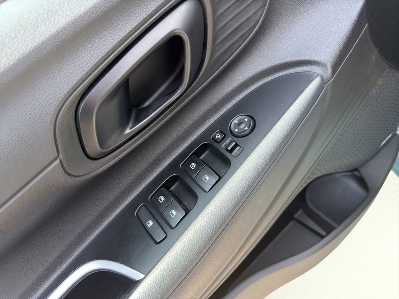 https://csb-strapi-files.fsn1.your-objectstorage.com/inventory-cars/images/6caa04d614f2ea6201eea10ab7e593e05f752714/11_1280_7675.jpg