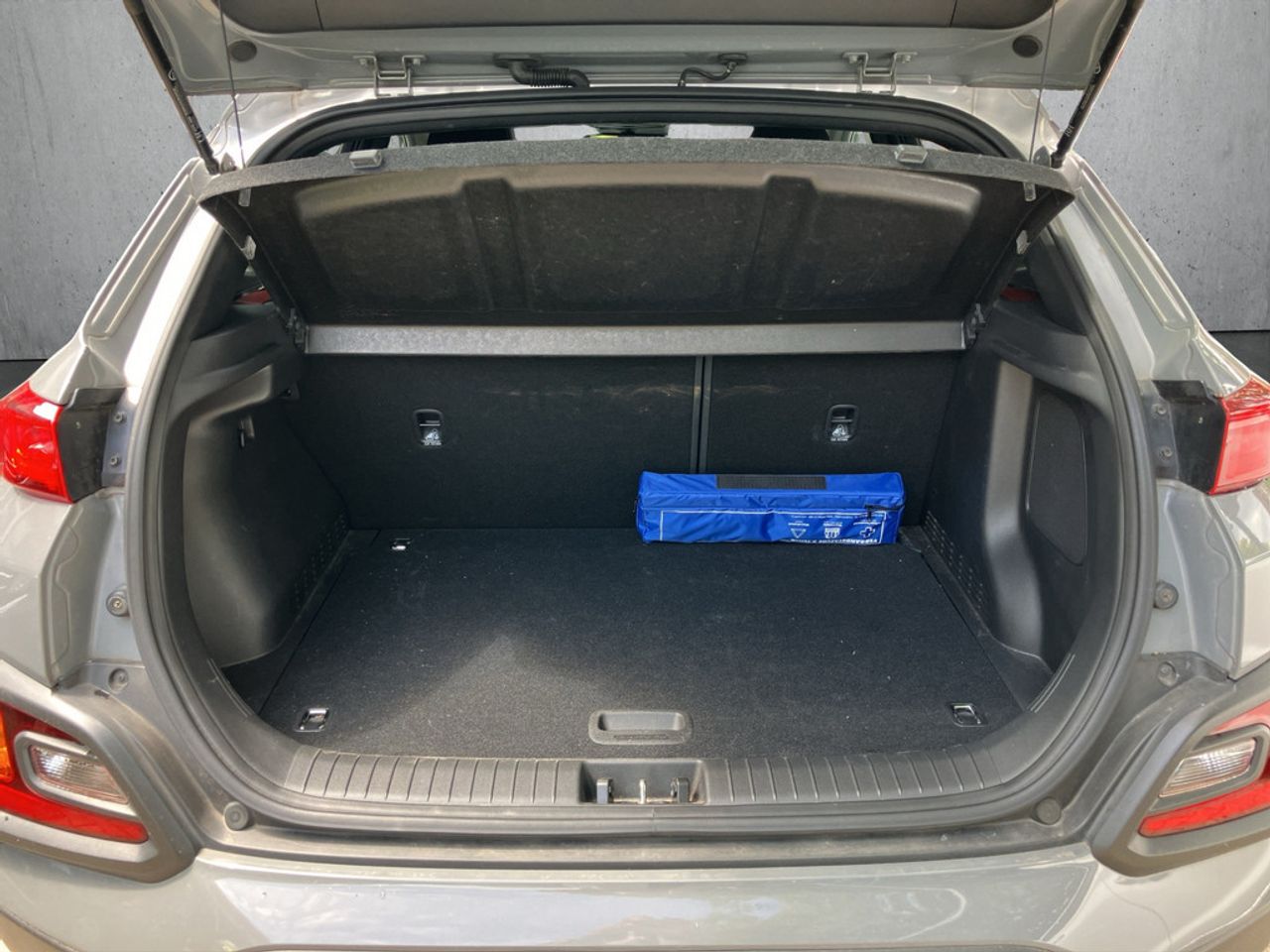 https://csb-strapi-files.fsn1.your-objectstorage.com/inventory-cars/images/6cbebb0bd089641e1cff8990f6e6a8d03569b0d4/18_1280_3276.jpg