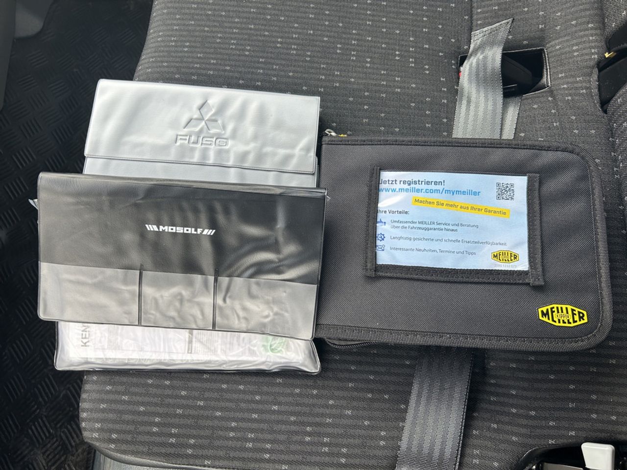 https://csb-strapi-files.fsn1.your-objectstorage.com/inventory-cars/images/6d1118d71d891f7b822c63e90196358e4684e3fe/21_1280_3531.jpg