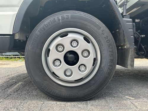 https://csb-strapi-files.fsn1.your-objectstorage.com/inventory-cars/images/6d1118d71d891f7b822c63e90196358e4684e3fe/8_500_9689.jpg