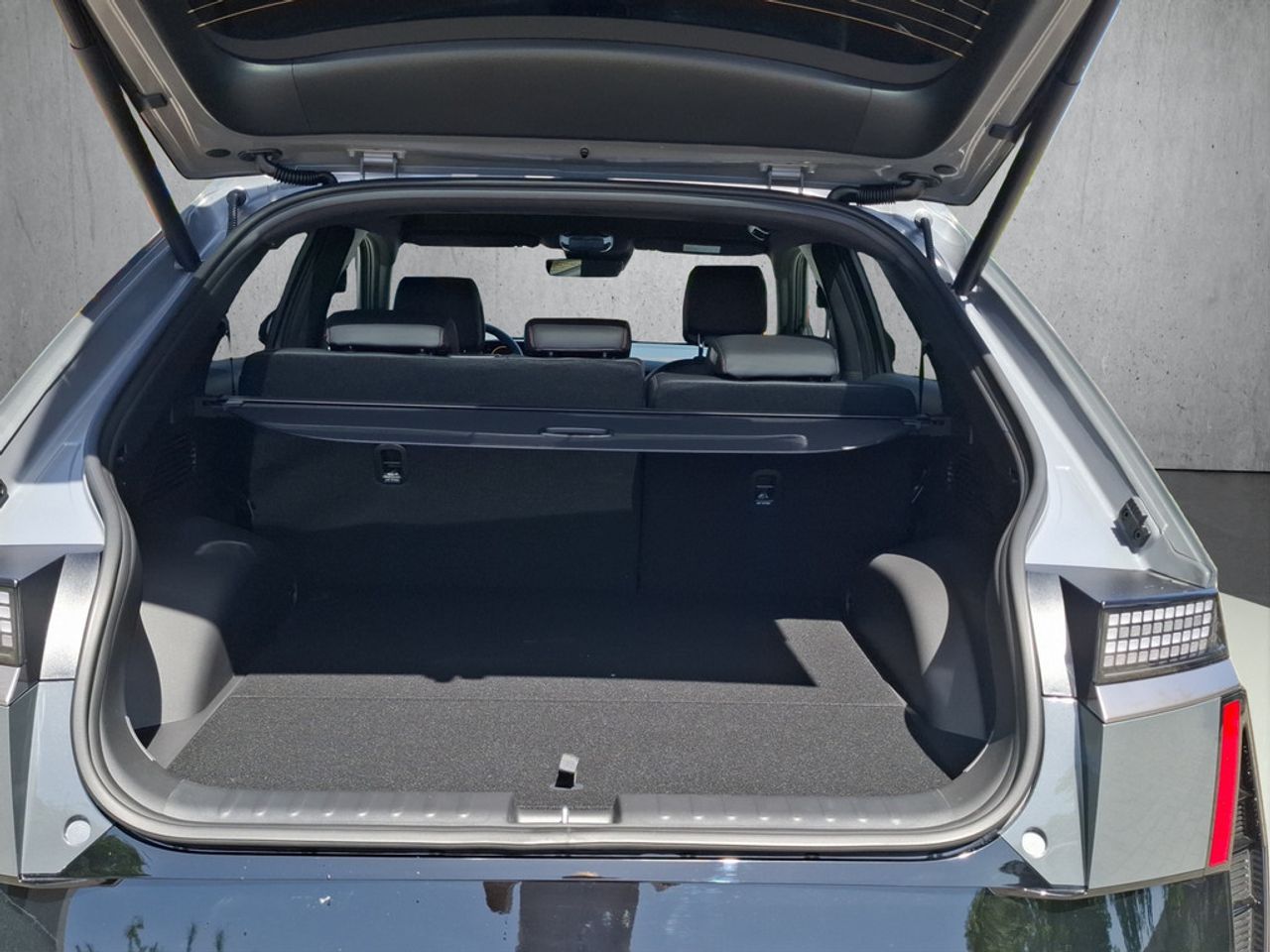 https://csb-strapi-files.fsn1.your-objectstorage.com/inventory-cars/images/6d27e7c7a127d059d90b7b71d080e8eae562b605/17_1280_2690.jpg