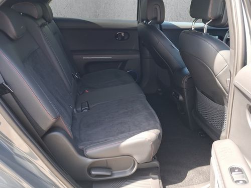 https://csb-strapi-files.fsn1.your-objectstorage.com/inventory-cars/images/6d27e7c7a127d059d90b7b71d080e8eae562b605/18_500_4728.jpg
