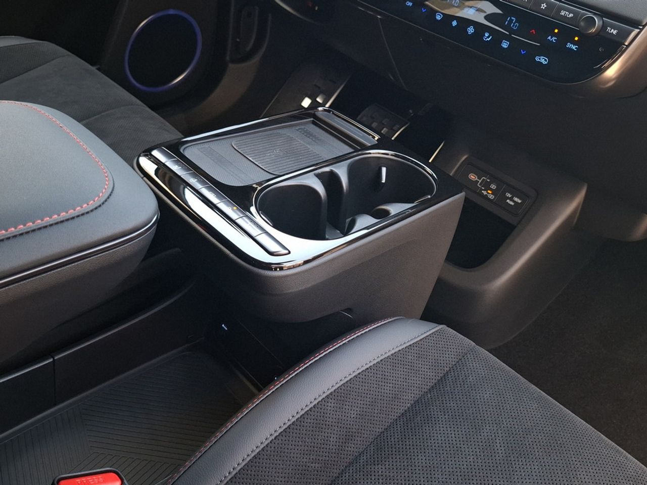https://csb-strapi-files.fsn1.your-objectstorage.com/inventory-cars/images/6d27e7c7a127d059d90b7b71d080e8eae562b605/20_1280_9207.jpg