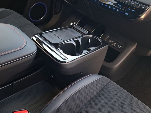 https://csb-strapi-files.fsn1.your-objectstorage.com/inventory-cars/images/6d27e7c7a127d059d90b7b71d080e8eae562b605/20_500_8672.jpg
