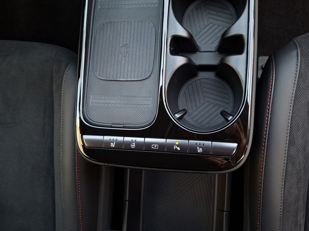 https://csb-strapi-files.fsn1.your-objectstorage.com/inventory-cars/images/6d27e7c7a127d059d90b7b71d080e8eae562b605/21_1280_2945.jpg