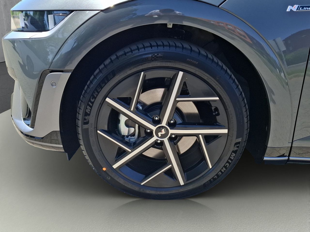https://csb-strapi-files.fsn1.your-objectstorage.com/inventory-cars/images/6d27e7c7a127d059d90b7b71d080e8eae562b605/2_1280_8004.jpg