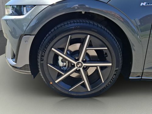 https://csb-strapi-files.fsn1.your-objectstorage.com/inventory-cars/images/6d27e7c7a127d059d90b7b71d080e8eae562b605/2_500_4688.jpg