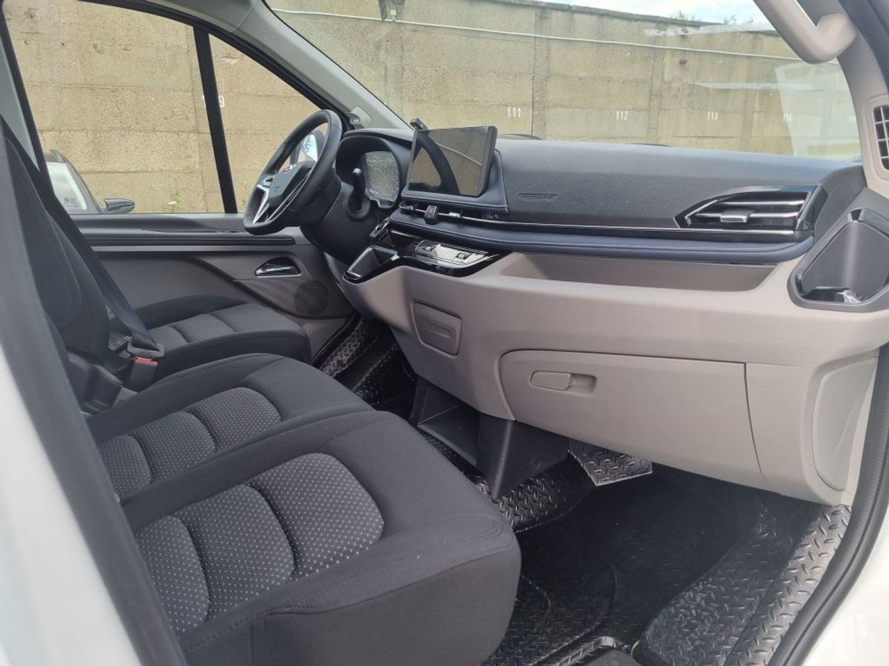 https://csb-strapi-files.fsn1.your-objectstorage.com/inventory-cars/images/6d652378040da0854010c4b5ec6b62df3fe3c769/10_1280_1267.jpg