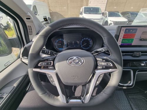 https://csb-strapi-files.fsn1.your-objectstorage.com/inventory-cars/images/6d652378040da0854010c4b5ec6b62df3fe3c769/12_500_9666.jpg