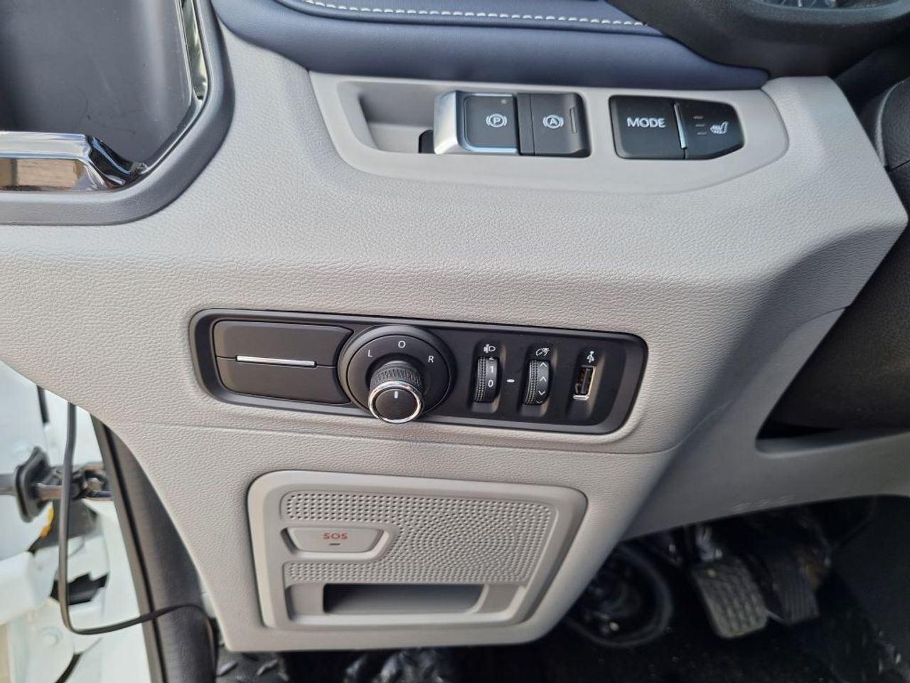 https://csb-strapi-files.fsn1.your-objectstorage.com/inventory-cars/images/6d652378040da0854010c4b5ec6b62df3fe3c769/13_1280_8403.jpg