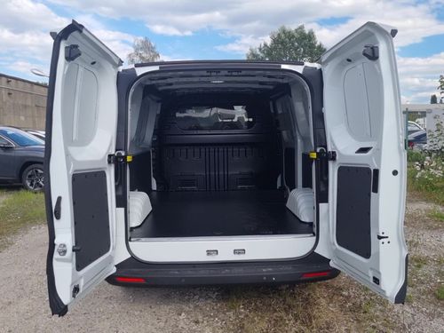 https://csb-strapi-files.fsn1.your-objectstorage.com/inventory-cars/images/6d652378040da0854010c4b5ec6b62df3fe3c769/7_500_3565.jpg