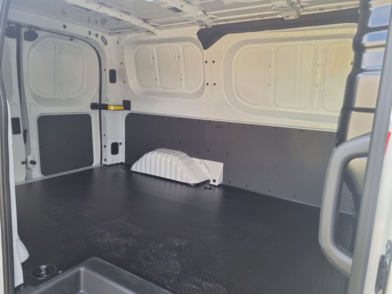 https://csb-strapi-files.fsn1.your-objectstorage.com/inventory-cars/images/6d652378040da0854010c4b5ec6b62df3fe3c769/8_1280_5534.jpg