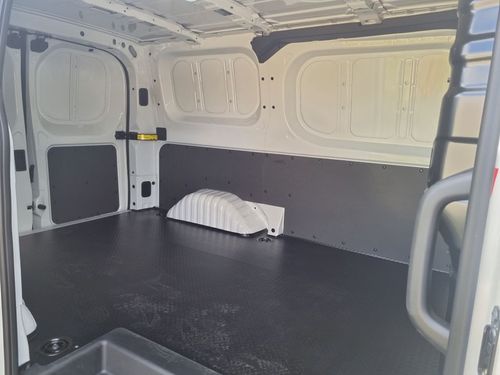 https://csb-strapi-files.fsn1.your-objectstorage.com/inventory-cars/images/6d652378040da0854010c4b5ec6b62df3fe3c769/8_500_9656.jpg