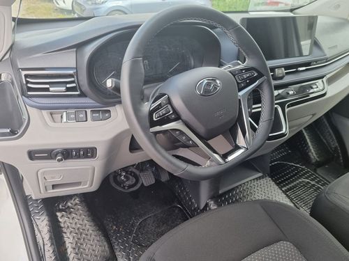 https://csb-strapi-files.fsn1.your-objectstorage.com/inventory-cars/images/6d652378040da0854010c4b5ec6b62df3fe3c769/9_500_6571.jpg