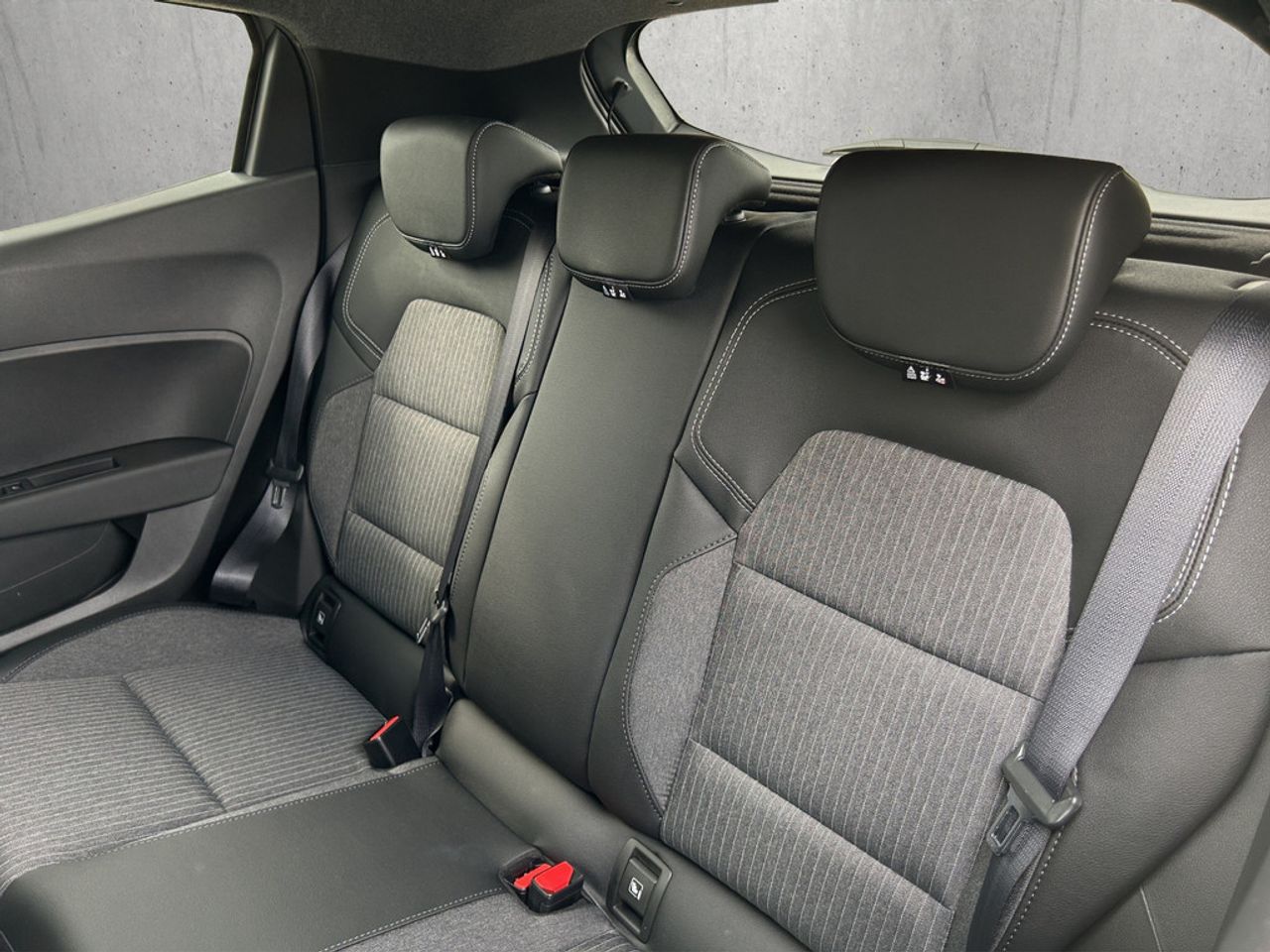 https://csb-strapi-files.fsn1.your-objectstorage.com/inventory-cars/images/6d8c35b567f87b5a9f06329c63967520d12bfc2f/14_1280_6282.jpg