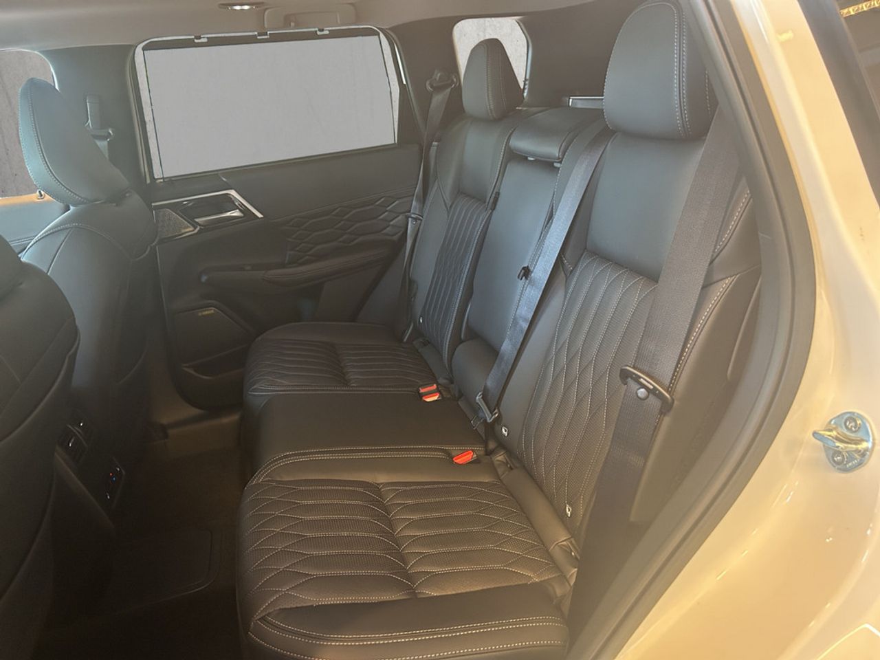 https://csb-strapi-files.fsn1.your-objectstorage.com/inventory-cars/images/6df8e9cac7684690c81e73a32843fb1c26e418ce/14_1280_1194.jpg