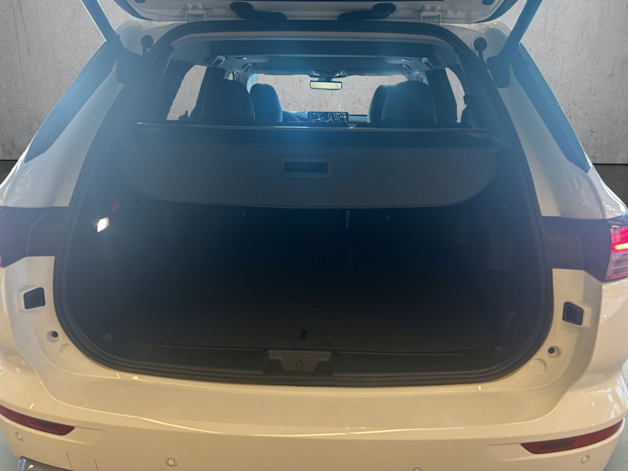https://csb-strapi-files.fsn1.your-objectstorage.com/inventory-cars/images/6df8e9cac7684690c81e73a32843fb1c26e418ce/17_1280_6930.jpg