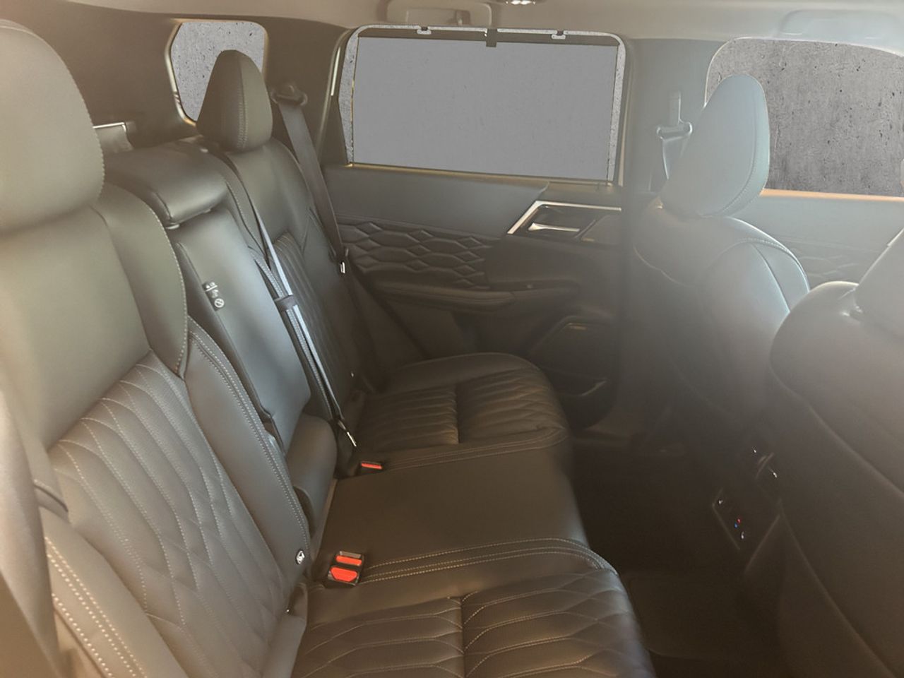 https://csb-strapi-files.fsn1.your-objectstorage.com/inventory-cars/images/6df8e9cac7684690c81e73a32843fb1c26e418ce/18_1280_7835.jpg