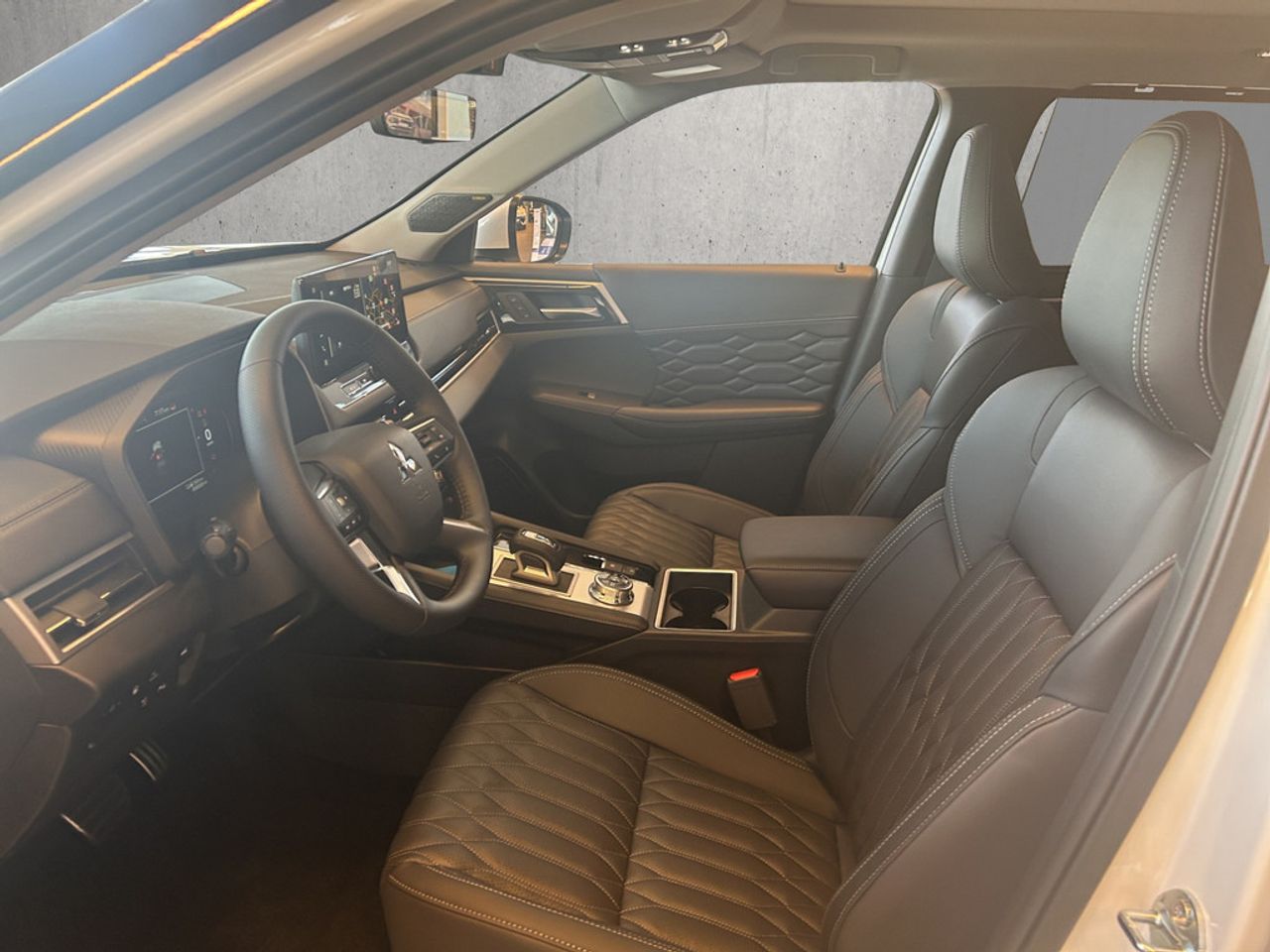 https://csb-strapi-files.fsn1.your-objectstorage.com/inventory-cars/images/6df8e9cac7684690c81e73a32843fb1c26e418ce/9_1280_3937.jpg