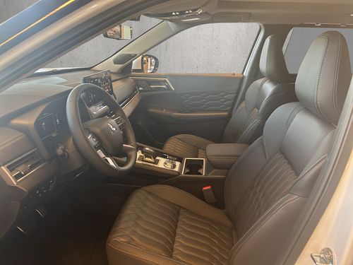 https://csb-strapi-files.fsn1.your-objectstorage.com/inventory-cars/images/6df8e9cac7684690c81e73a32843fb1c26e418ce/9_500_4623.jpg