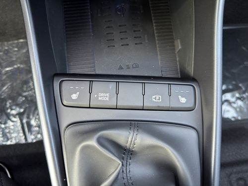 https://csb-strapi-files.fsn1.your-objectstorage.com/inventory-cars/images/6dfa1a18135ba449343ceb3ff6811d9b98e60c01/19_500_3389.jpg