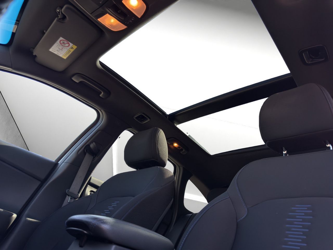 https://csb-strapi-files.fsn1.your-objectstorage.com/inventory-cars/images/6f2e31b01b91de36049eb684e0de6cd64a527aa3/12_1280_1747.jpg