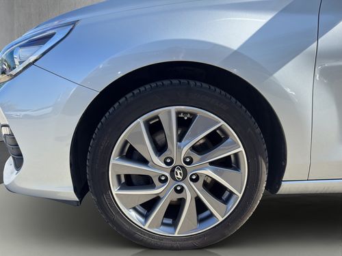 https://csb-strapi-files.fsn1.your-objectstorage.com/inventory-cars/images/6f2e31b01b91de36049eb684e0de6cd64a527aa3/2_500_6703.jpg