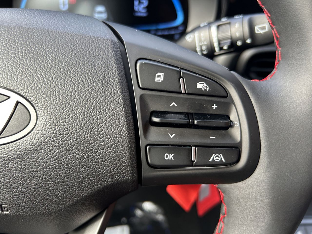 https://csb-strapi-files.fsn1.your-objectstorage.com/inventory-cars/images/716e7f41388c0f6451e473ebd44c0e8f3e483773/22_1280_4935.jpg