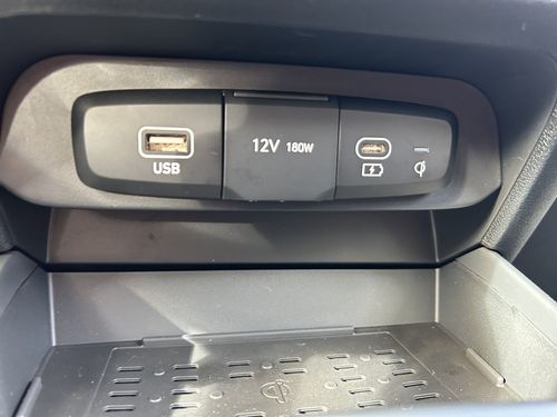 https://csb-strapi-files.fsn1.your-objectstorage.com/inventory-cars/images/716e7f41388c0f6451e473ebd44c0e8f3e483773/33_500_1762.jpg
